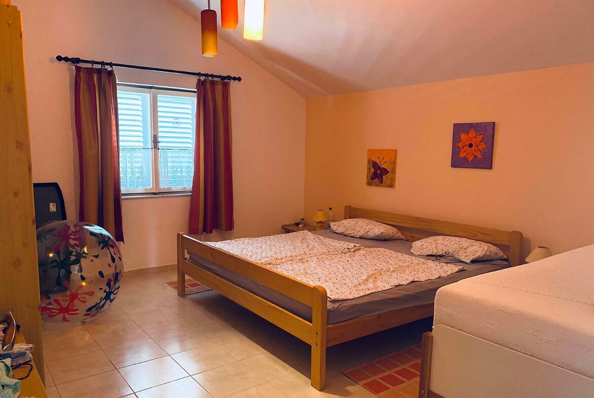 KroatienHaus_OG_SchlafzimmerStraße