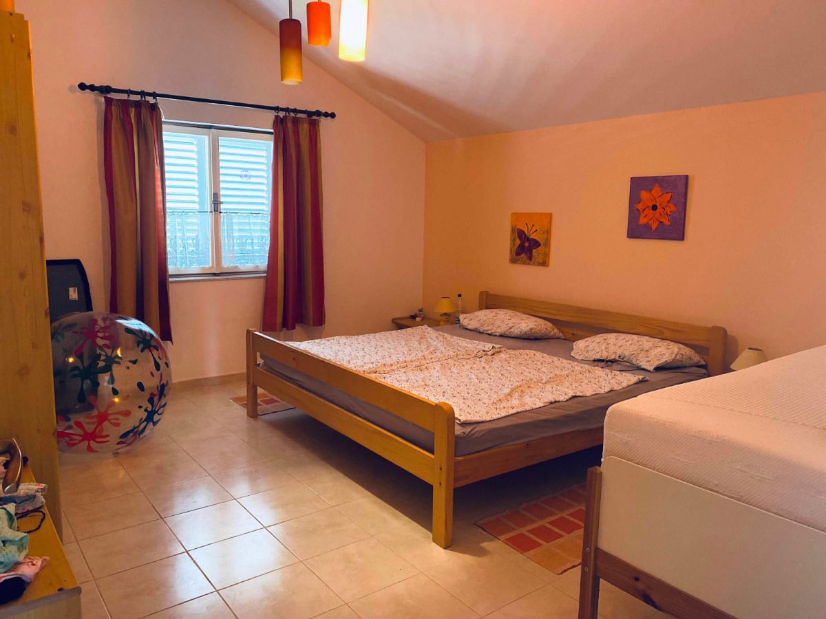 KroatienHaus_OG_SchlafzimmerStraße