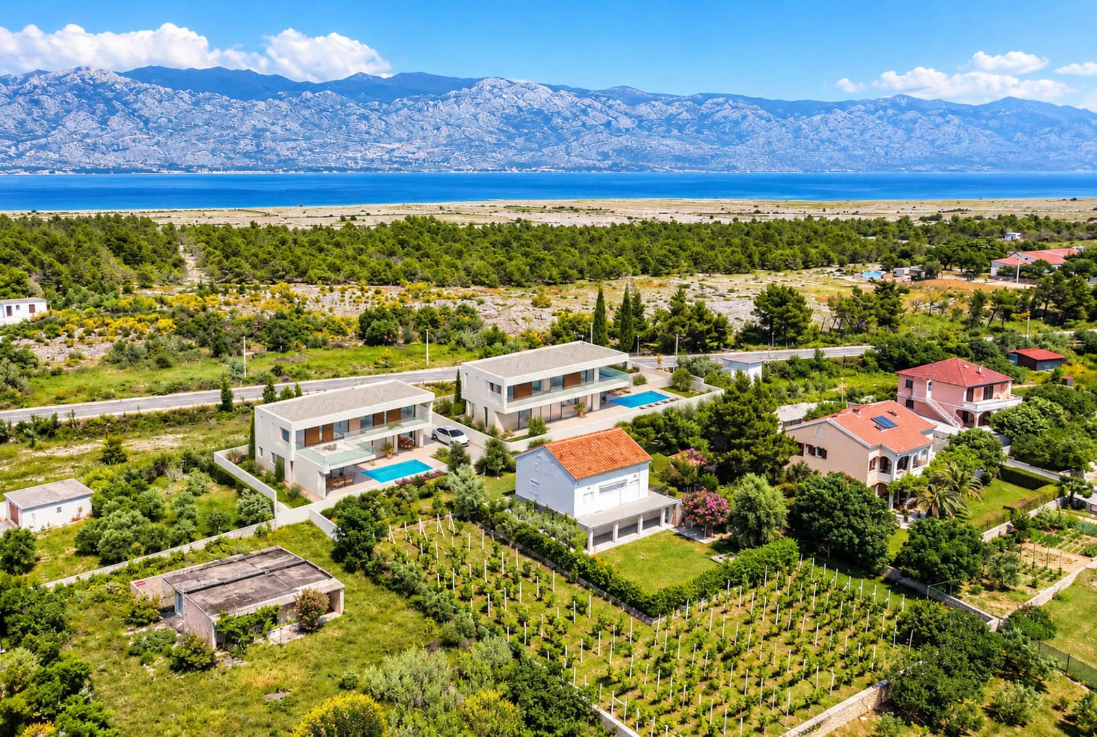 Mediterrane Villen mit Meerblick und Bergen Mediterrane Villen mit Meerblick und Bergen